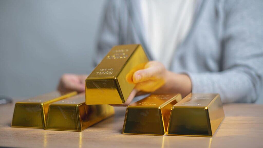 Venezuela: A sobering legal case—31 tonnes held at the BoE became inaccessible for years due to disputes over political recognition. Lesson: even gold held abroad has legal filters.